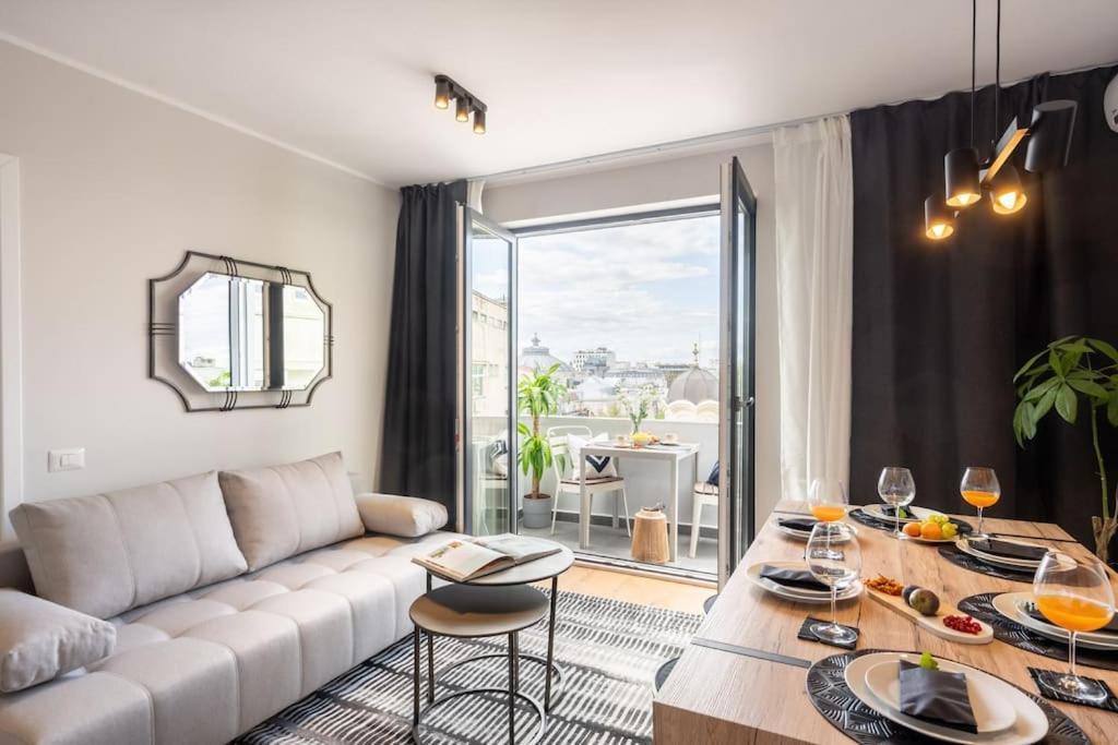 Apartamento Stunning Views 2Br Midtown Flat - Charming Balcony Bucarest Exterior foto